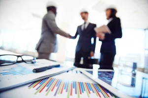 Czy ktoś może mi pomóc wypożyczyć stół?